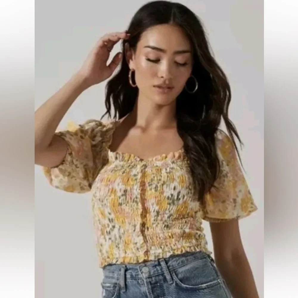 Astr the label yellow floral smocked crop top with puff sleeves.